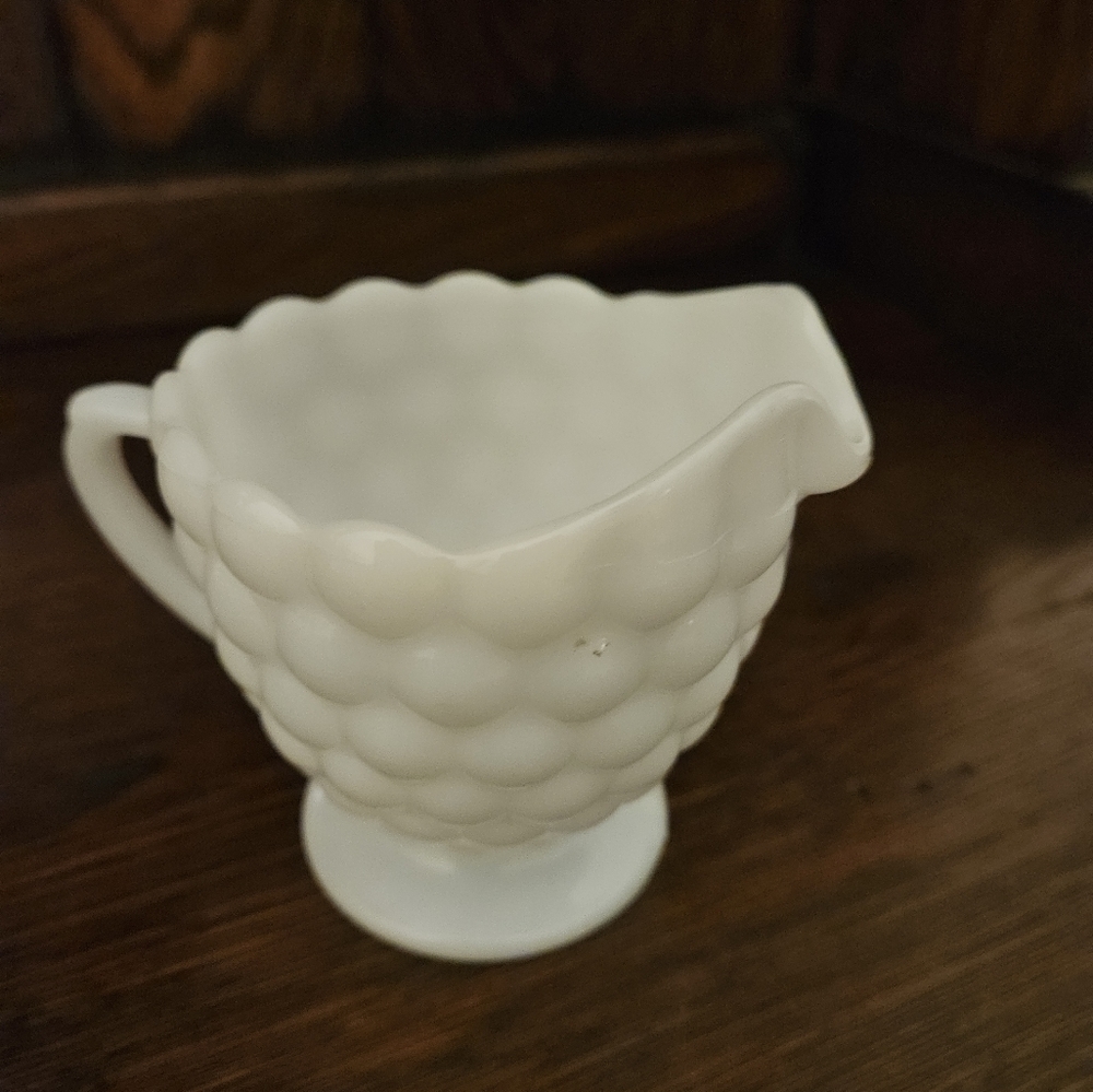 Vintage milk glass bubble creamer. - Picture 2 of 9